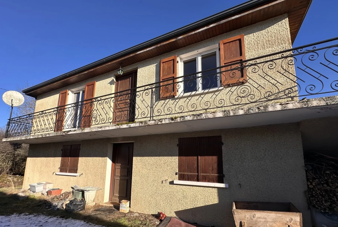 Maison à vendre à Ussel de 115 m² avec grand terrain et garage 