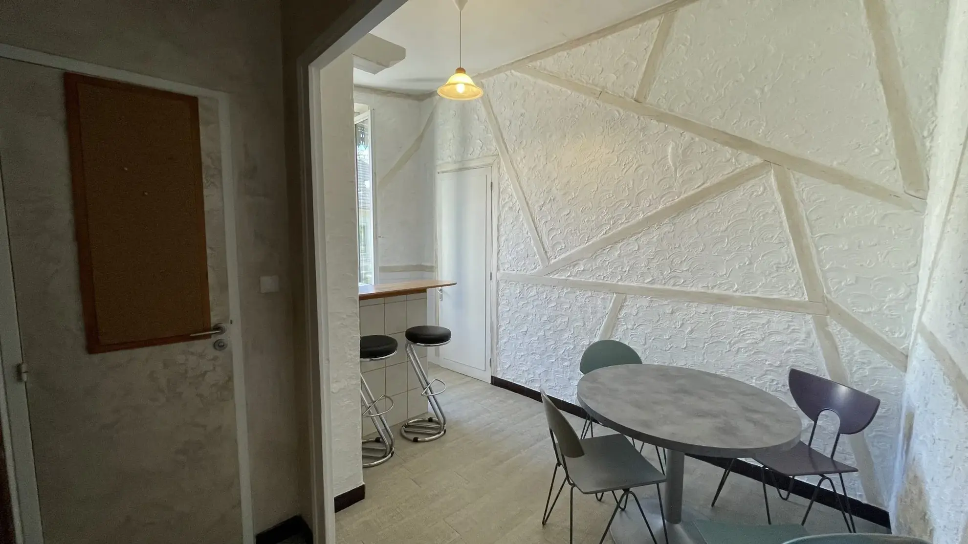 Appartement 2 pièces à Grenoble - Quartier Championnet, balcon et cave 
