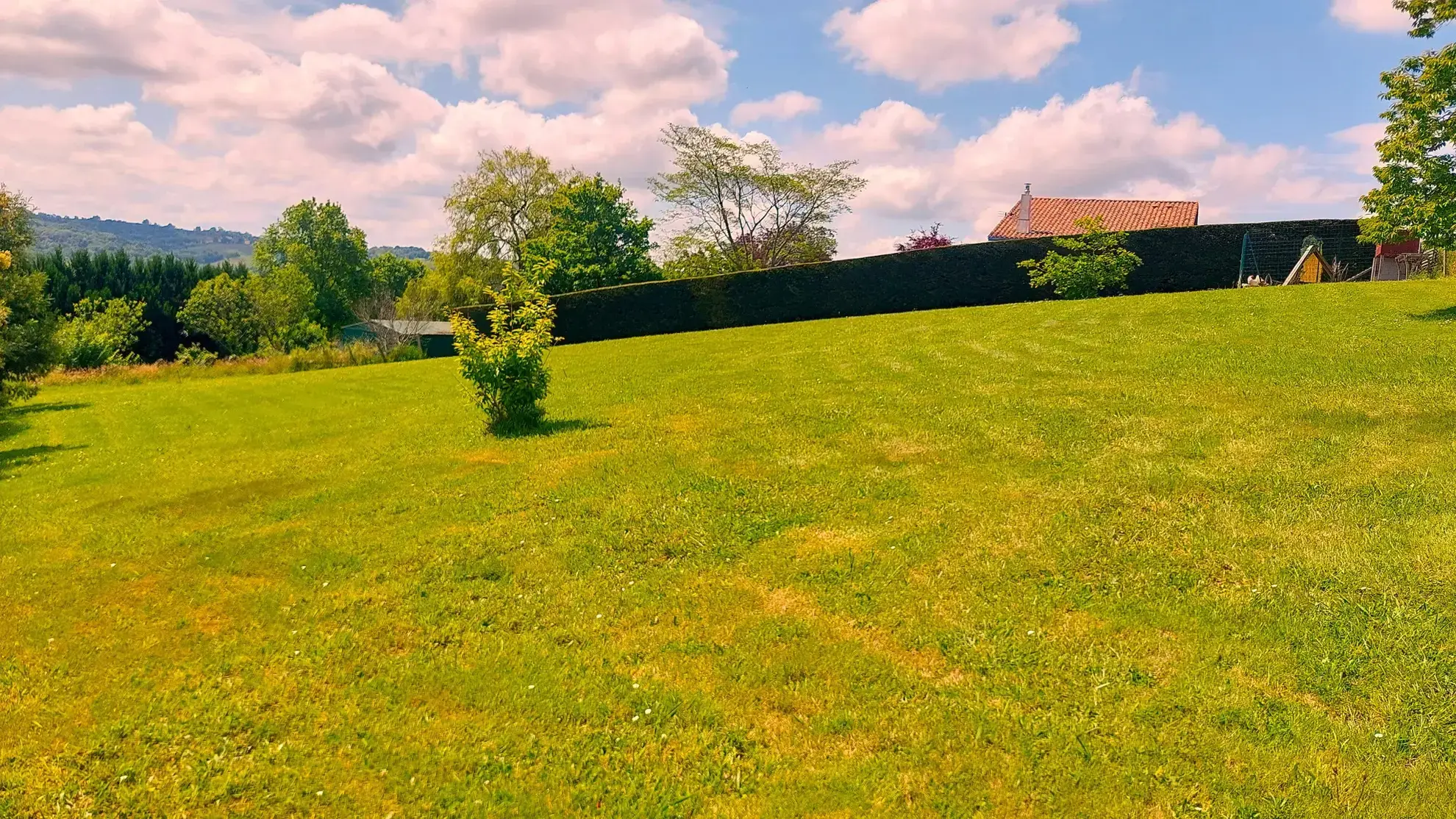 Terrain constructible de 2032 m² avec belle vue à Guiche 