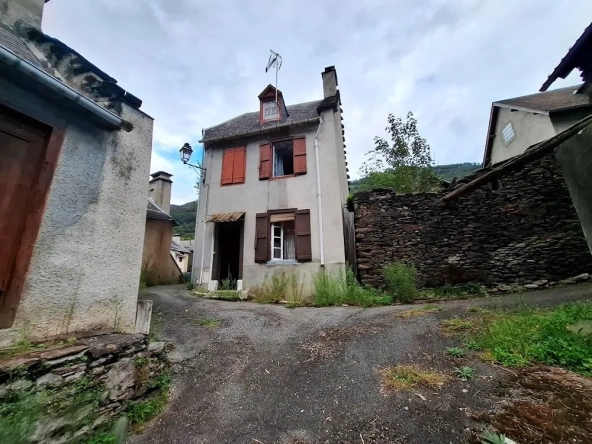 Charmante maison à rénover de 62 m² avec jardin et potentiel près des stations de ski