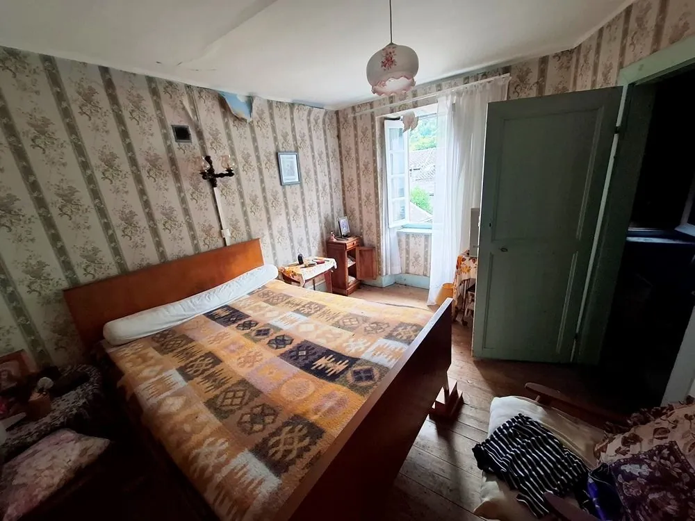 Charmante maison à rénover de 62 m² avec jardin et potentiel près des stations de ski 