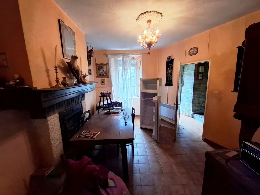 Charmante maison à rénover de 62 m² avec jardin et potentiel près des stations de ski 