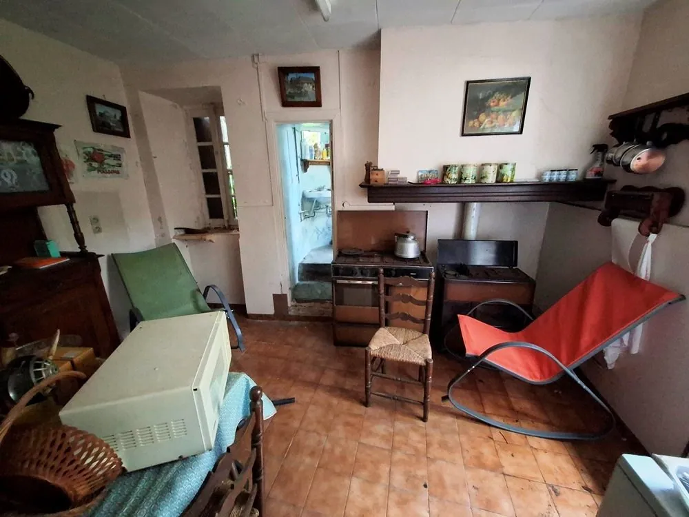 Charmante maison à rénover de 62 m² avec jardin et potentiel près des stations de ski 