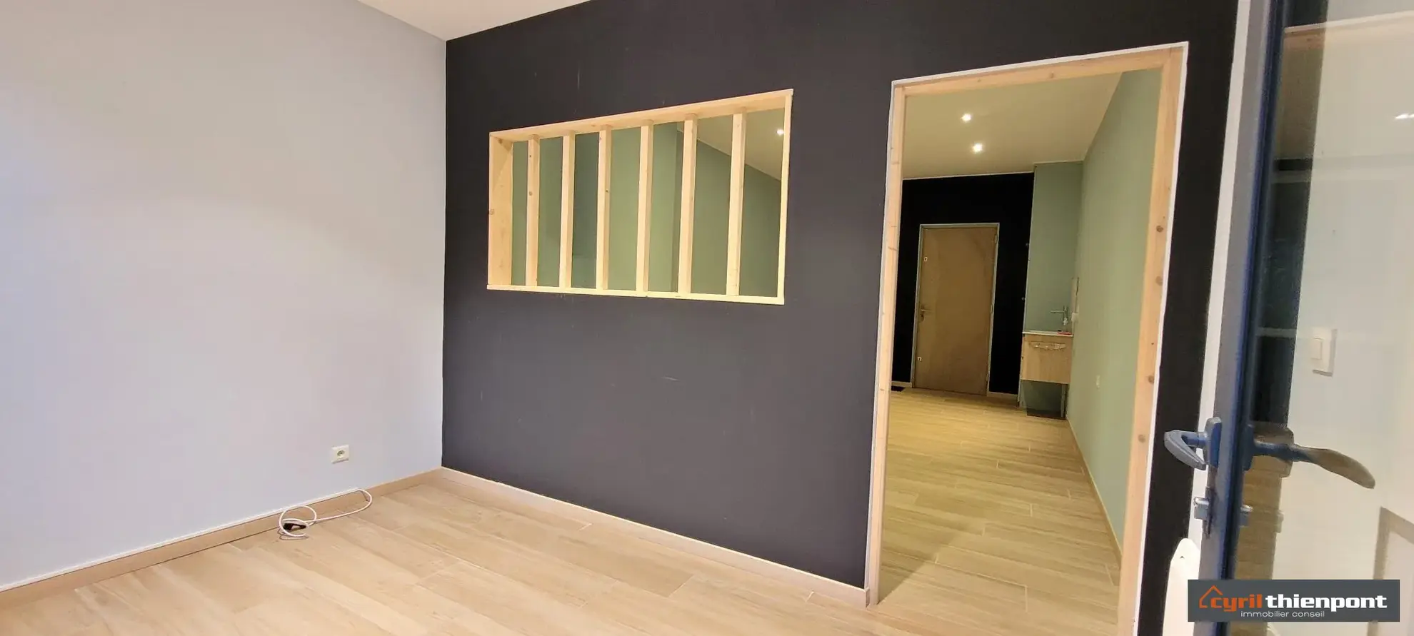 Local commercial de 30 m² avec vitrine en hyper-centre d'Abbeville 