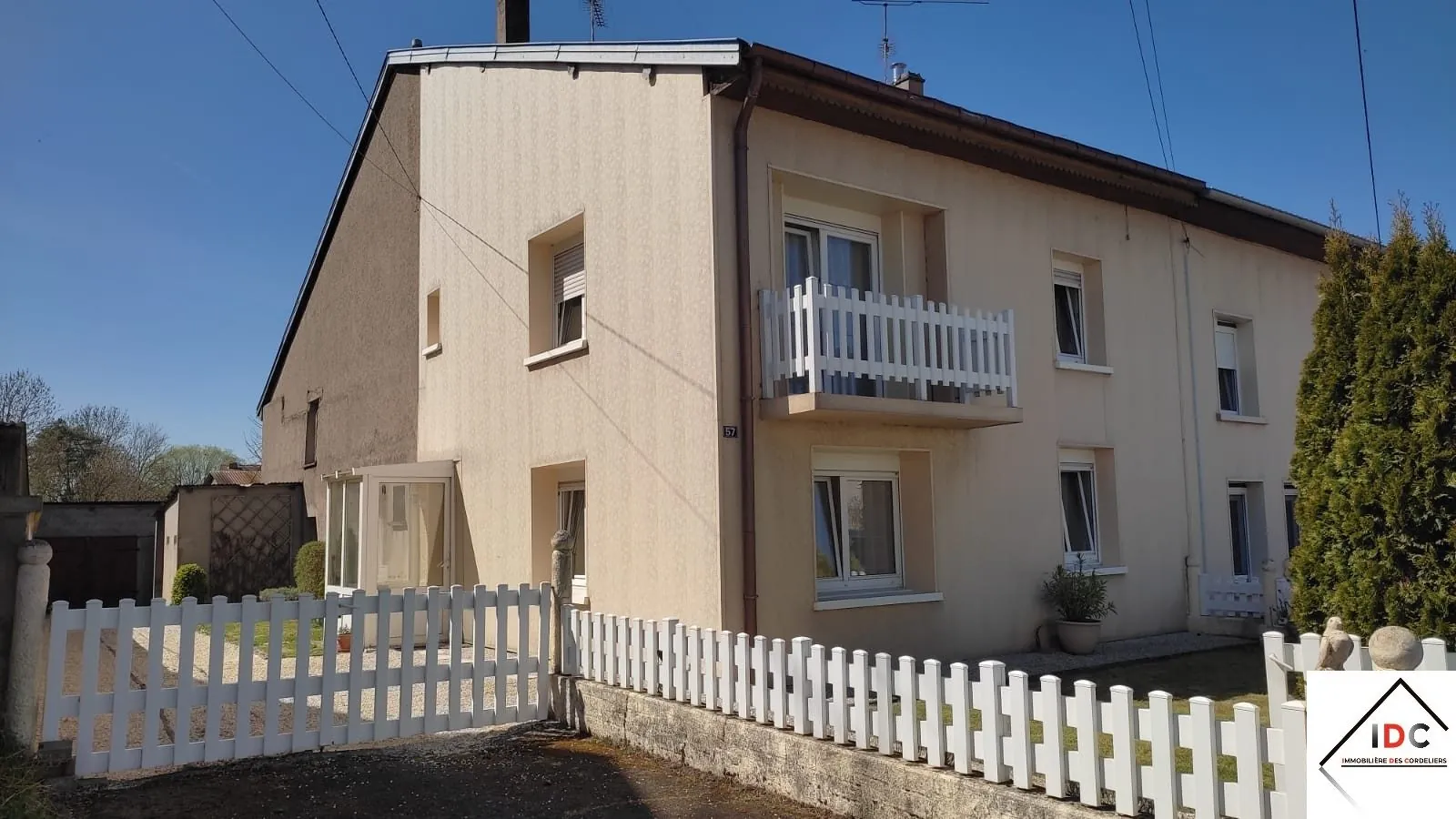 Maison de village à vendre avec jardin et garage près de Dieuze 