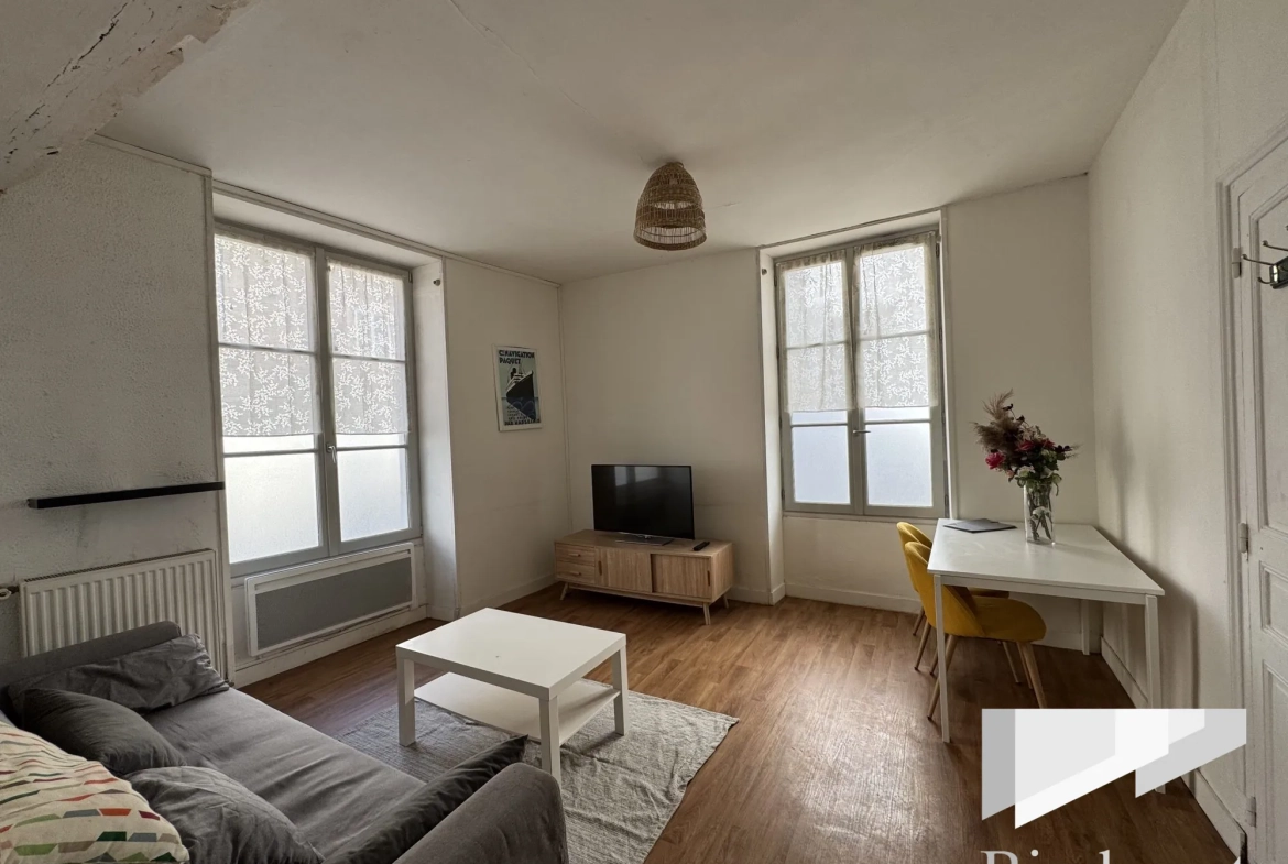Appartement T2 à vendre à Orléans - Investissement idéal dans un immeuble ancien 