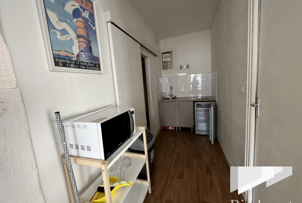 Appartement T2 à vendre à Orléans - Investissement idéal dans un immeuble ancien 