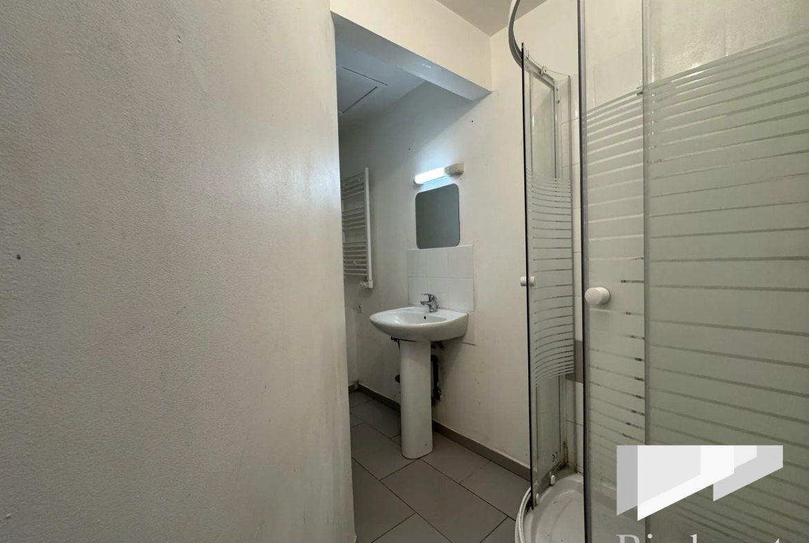 Appartement T2 à vendre à Orléans - Investissement idéal dans un immeuble ancien 