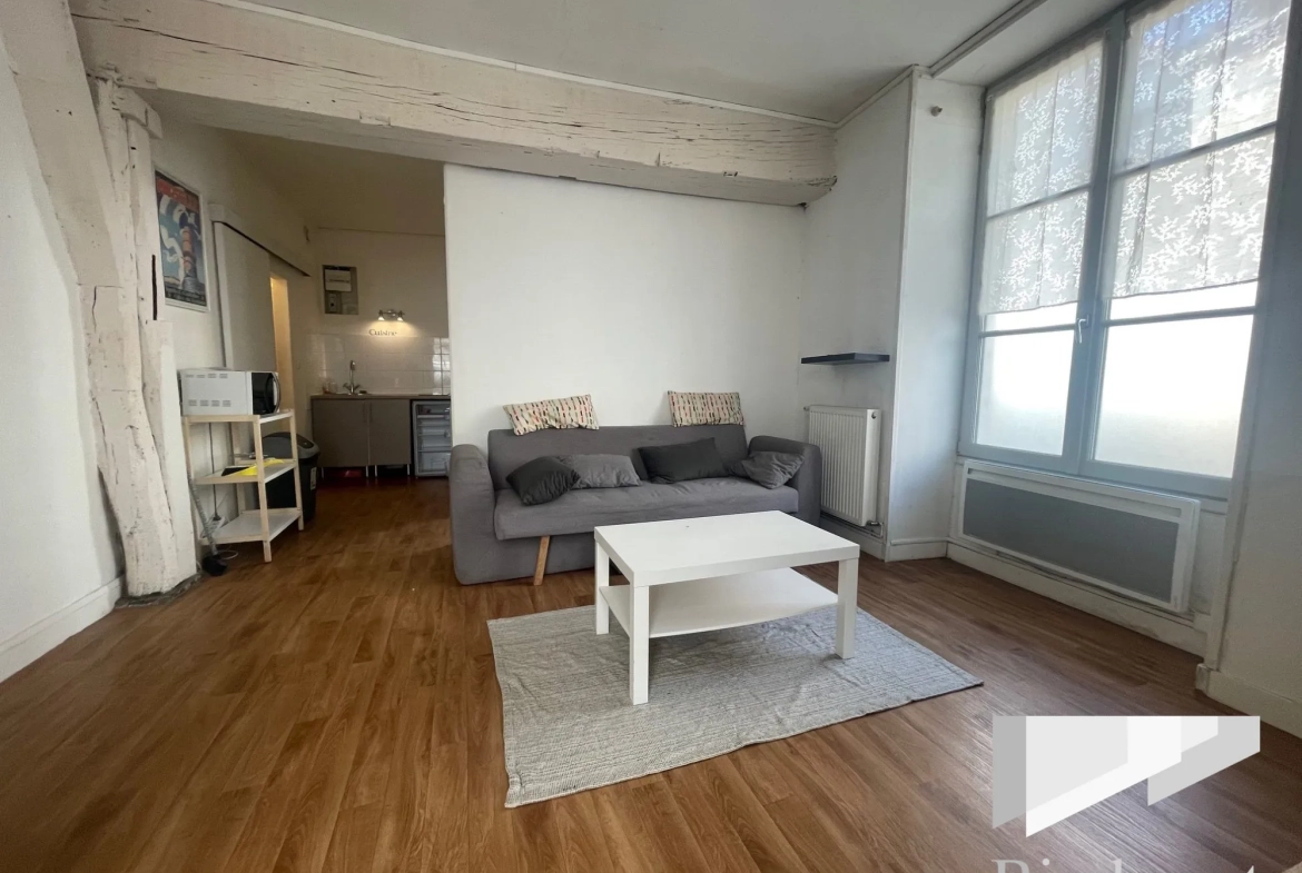 Appartement T2 à vendre à Orléans - Investissement idéal dans un immeuble ancien 