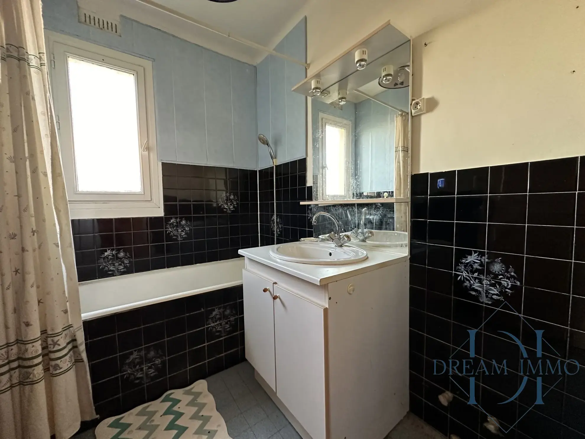 Maison à vendre à Bois-Jérôme avec grand terrain et potentiel de rénovation 