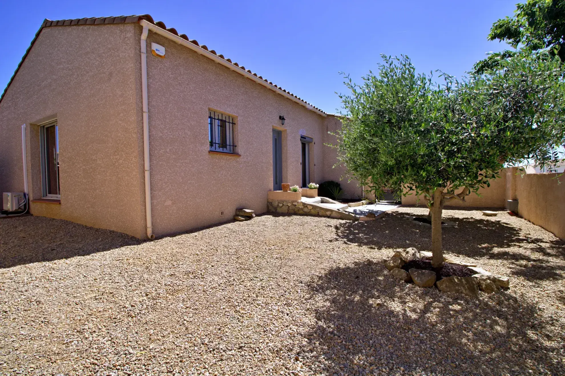 Belle villa T4 avec jardin, garage et équipements modernes au Somail près de Narbonne 