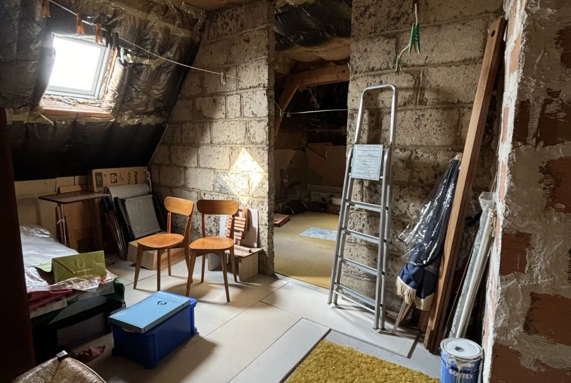 Maison à vendre à Fougerès - 4 chambres, jardin et potentiel d'extension 