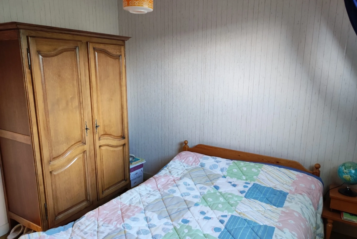 Maison à vendre à Fougerès - 4 chambres, jardin et potentiel d'extension 