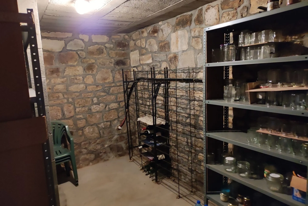 Maison à vendre à Fougerès - 4 chambres, jardin et potentiel d'extension 