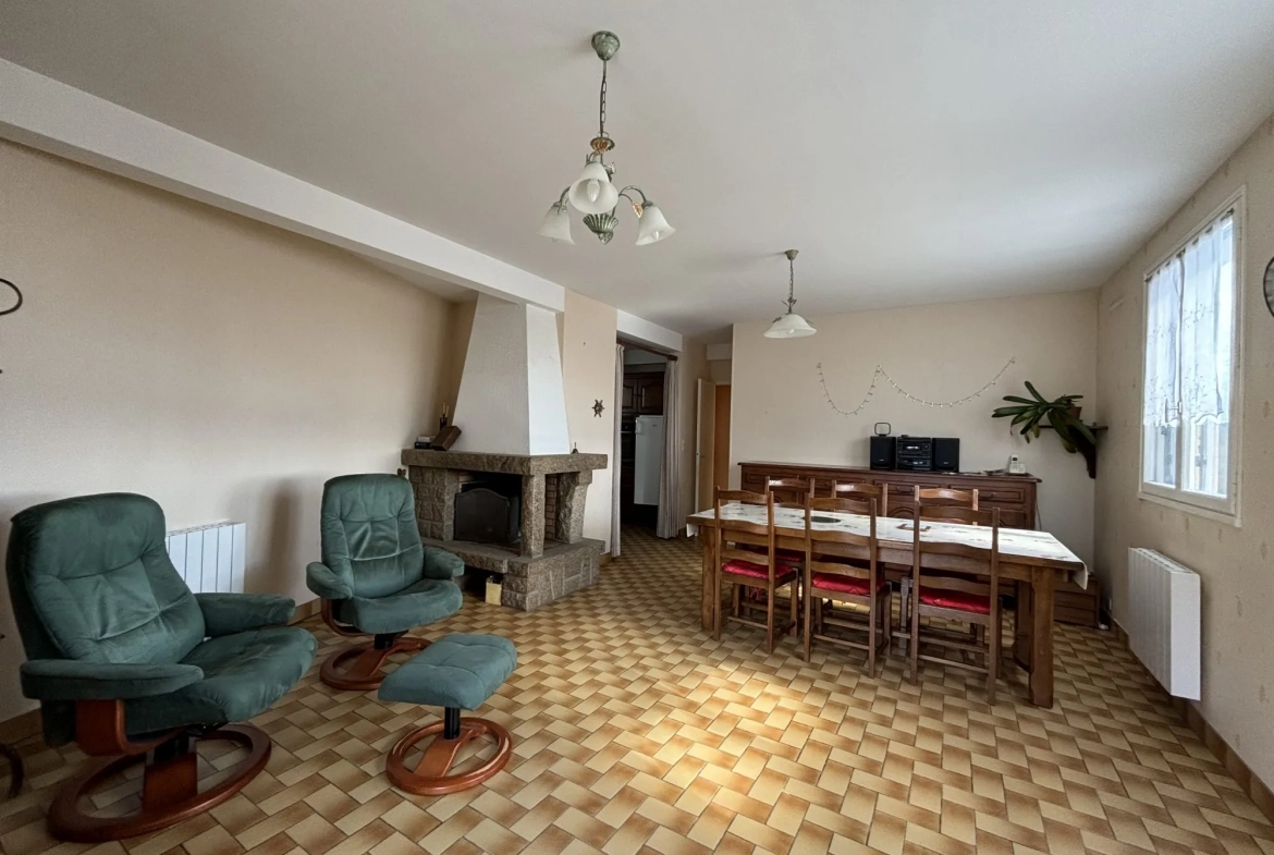 Maison à vendre à Fougerès - 4 chambres, jardin et potentiel d'extension 