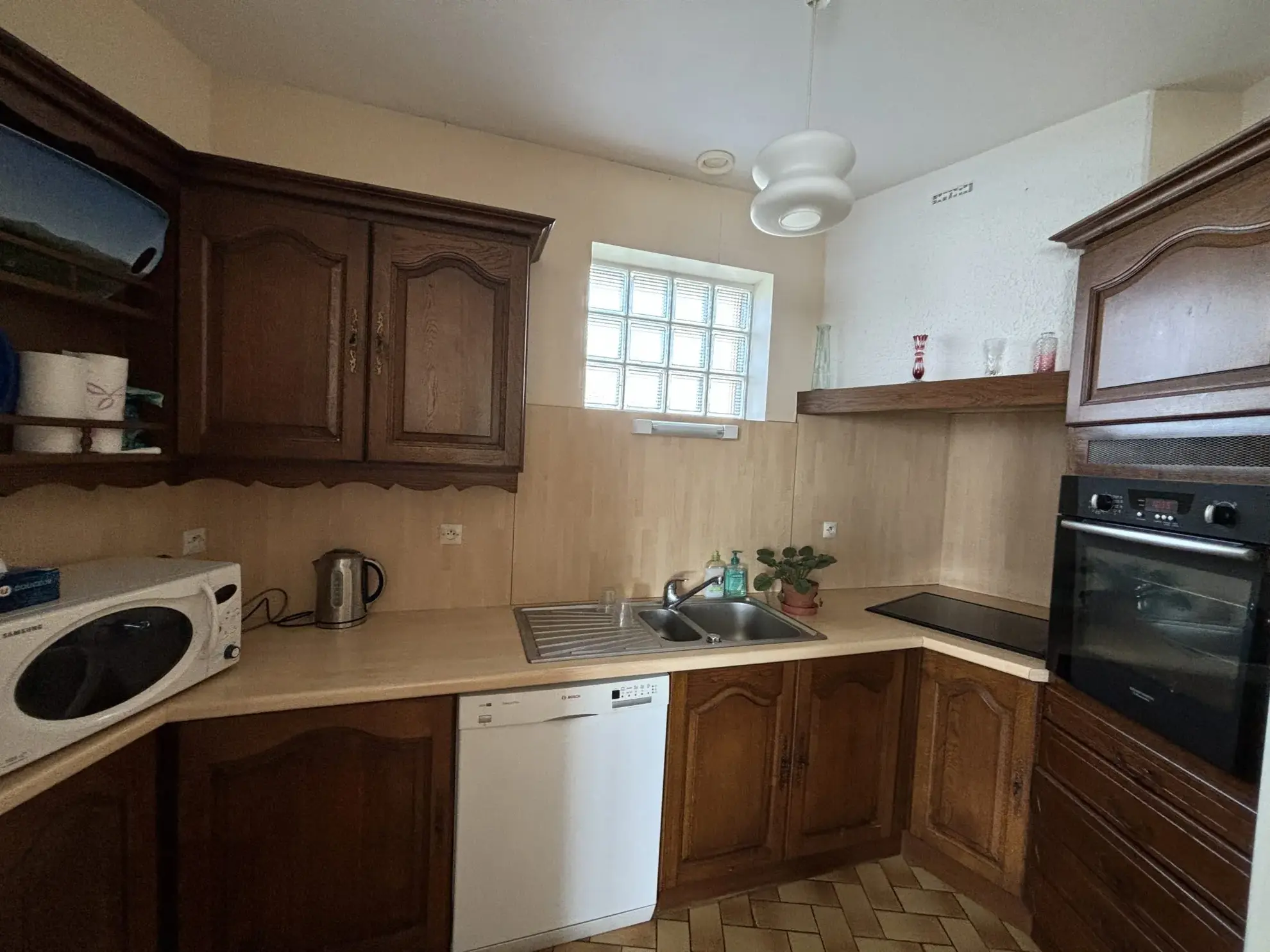 Maison à vendre à Fougerès - 4 chambres, jardin et potentiel d'extension 