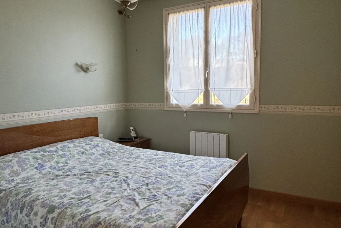Maison à vendre à Fougerès - 4 chambres, jardin et potentiel d'extension 