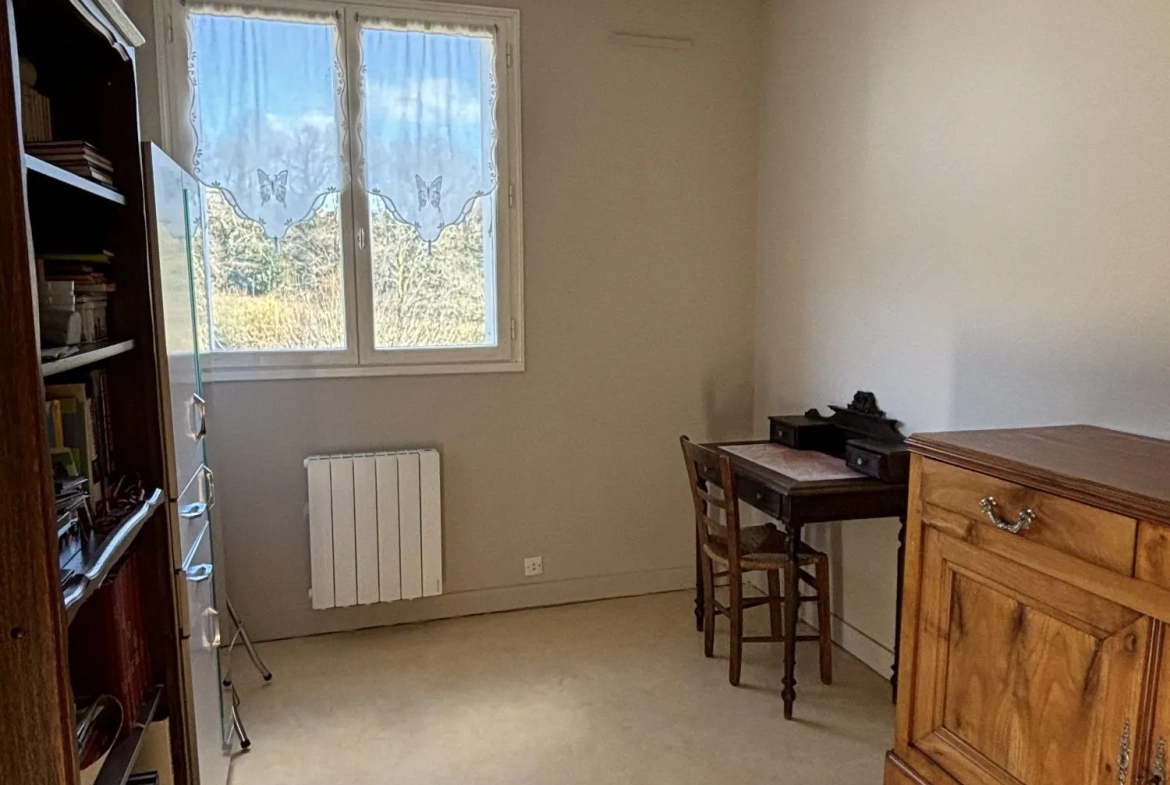 Maison à vendre à Fougerès - 4 chambres, jardin et potentiel d'extension 