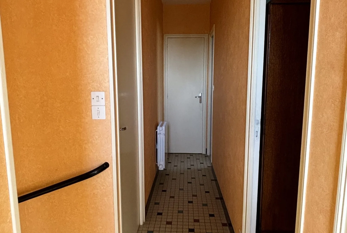 Maison à vendre à Fougerès - 4 chambres, jardin et potentiel d'extension 