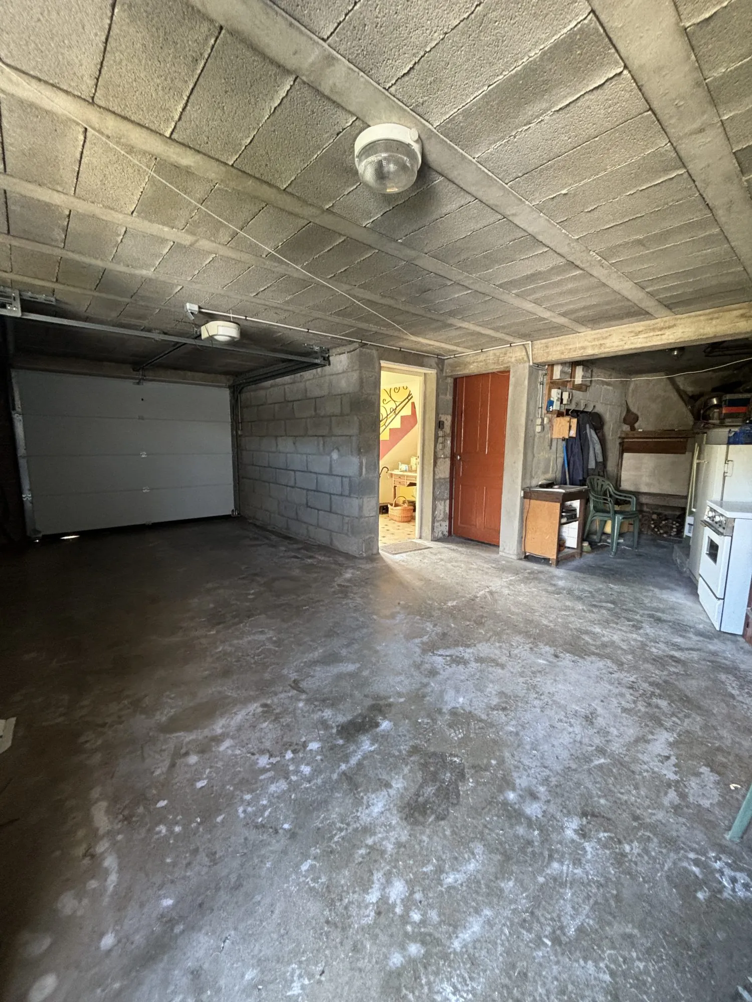 Maison à vendre à Fougerès - 4 chambres, jardin et potentiel d'extension 