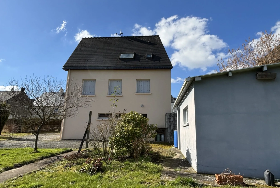 Maison à vendre à Fougerès - 4 chambres, jardin et potentiel d'extension 