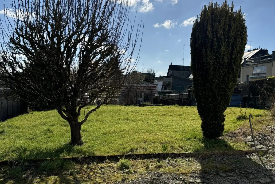 Maison à vendre à Fougerès - 4 chambres, jardin et potentiel d'extension 