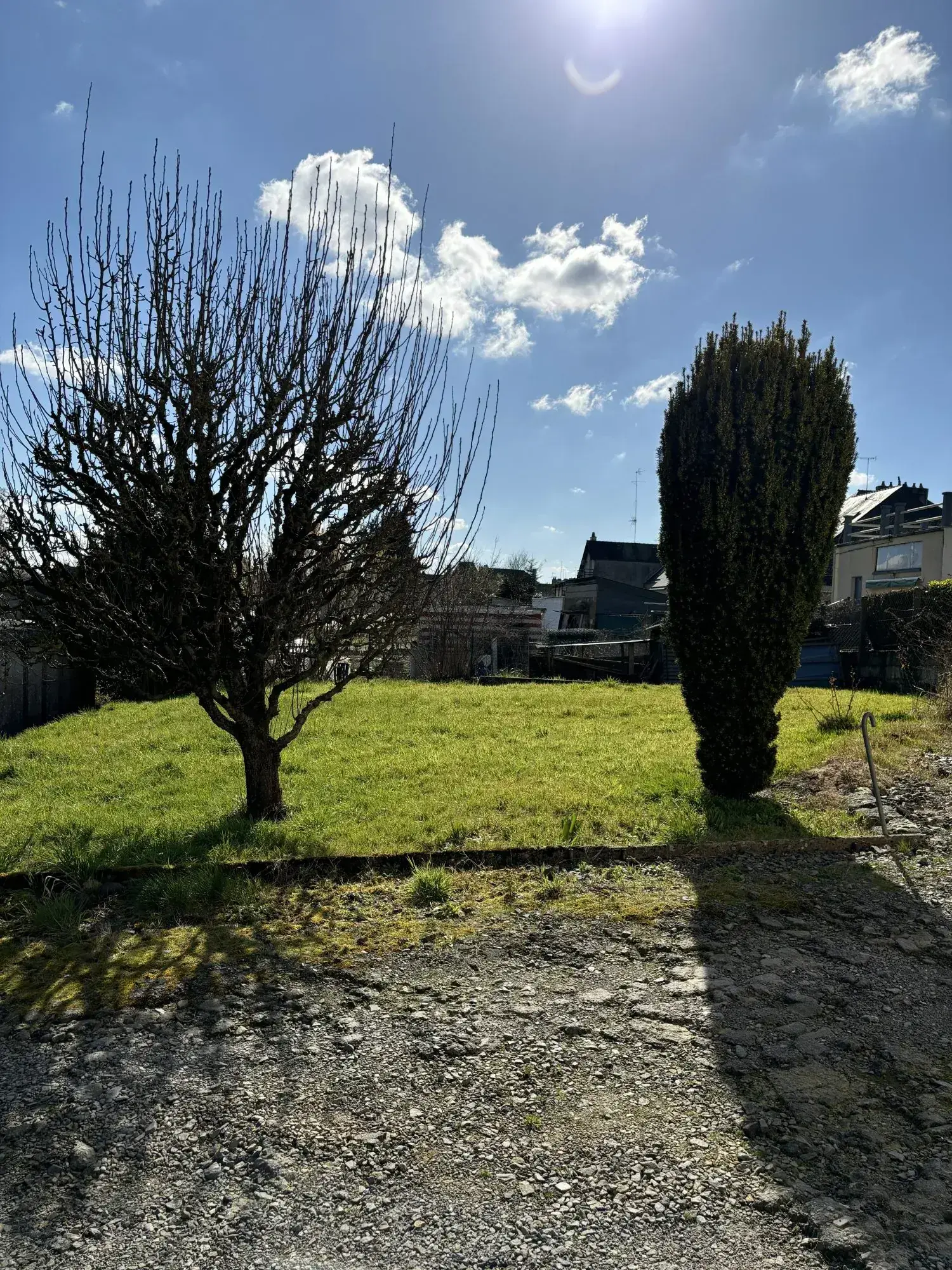 Maison à vendre à Fougerès - 4 chambres, jardin et potentiel d'extension 