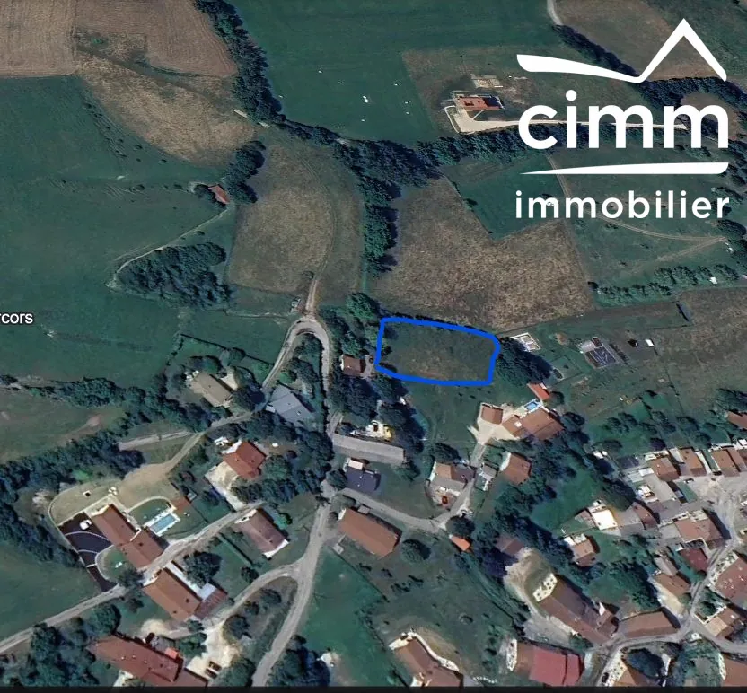 Terrain constructible de 1981 m² à Saint-Martin-en-Vercors avec permis transférable 
