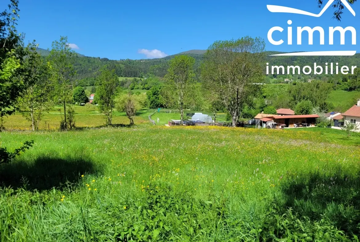 Terrain constructible de 1981 m² à Saint-Martin-en-Vercors avec permis transférable 