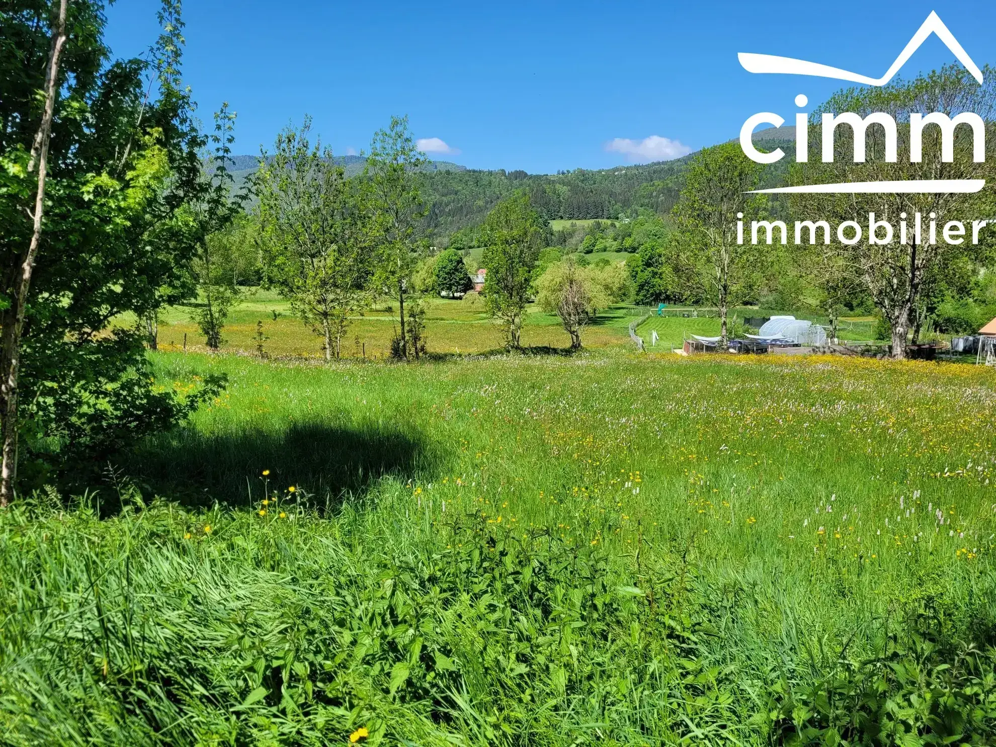Terrain constructible de 1981 m² à Saint-Martin-en-Vercors avec permis transférable 