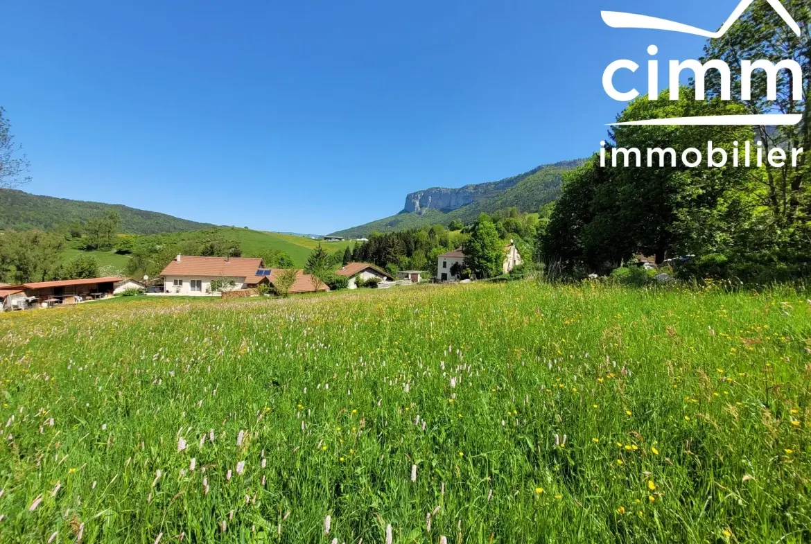 Terrain constructible de 1981 m² à Saint-Martin-en-Vercors avec permis transférable 