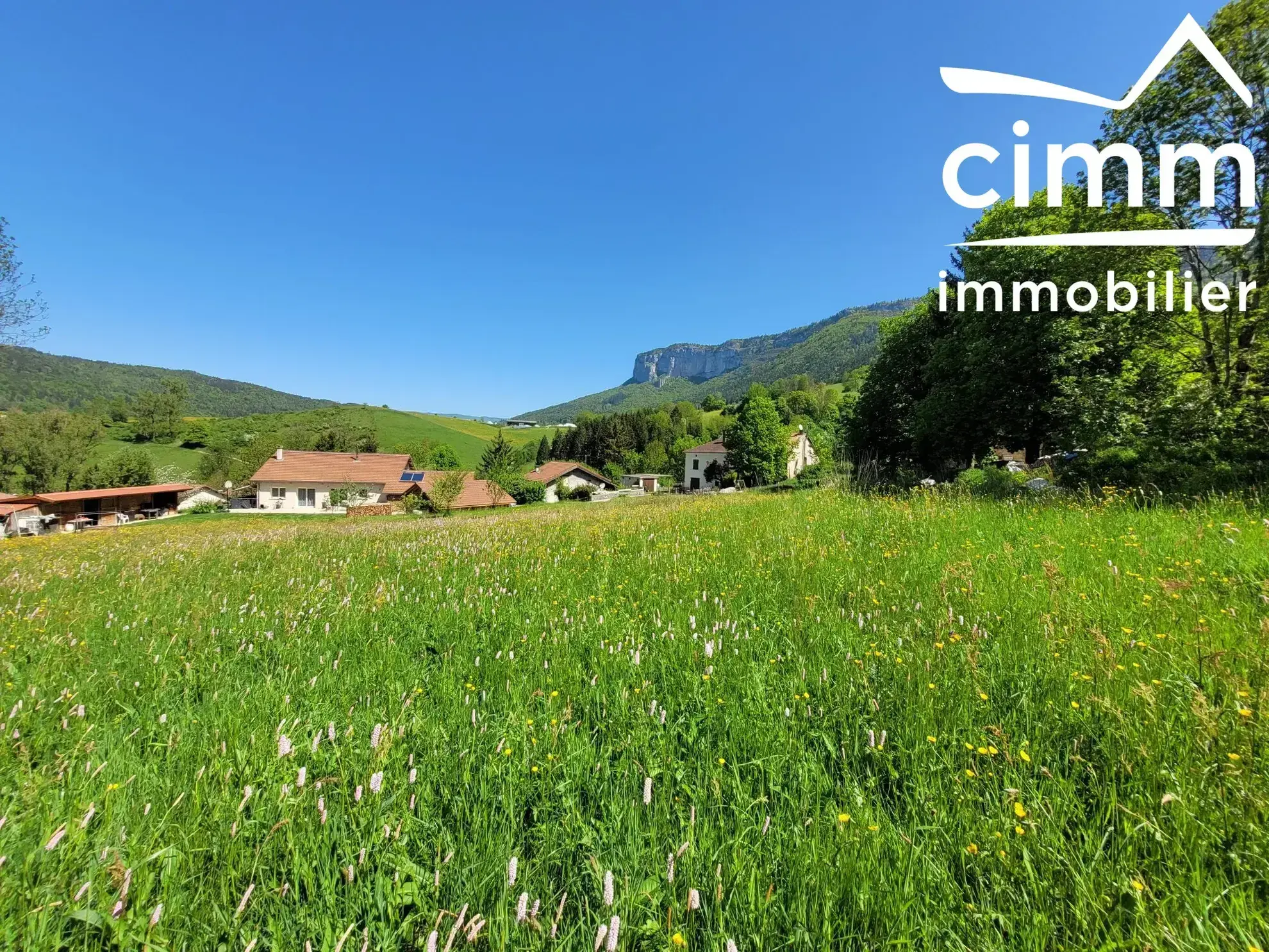 Terrain constructible de 1981 m² à Saint-Martin-en-Vercors avec permis transférable 