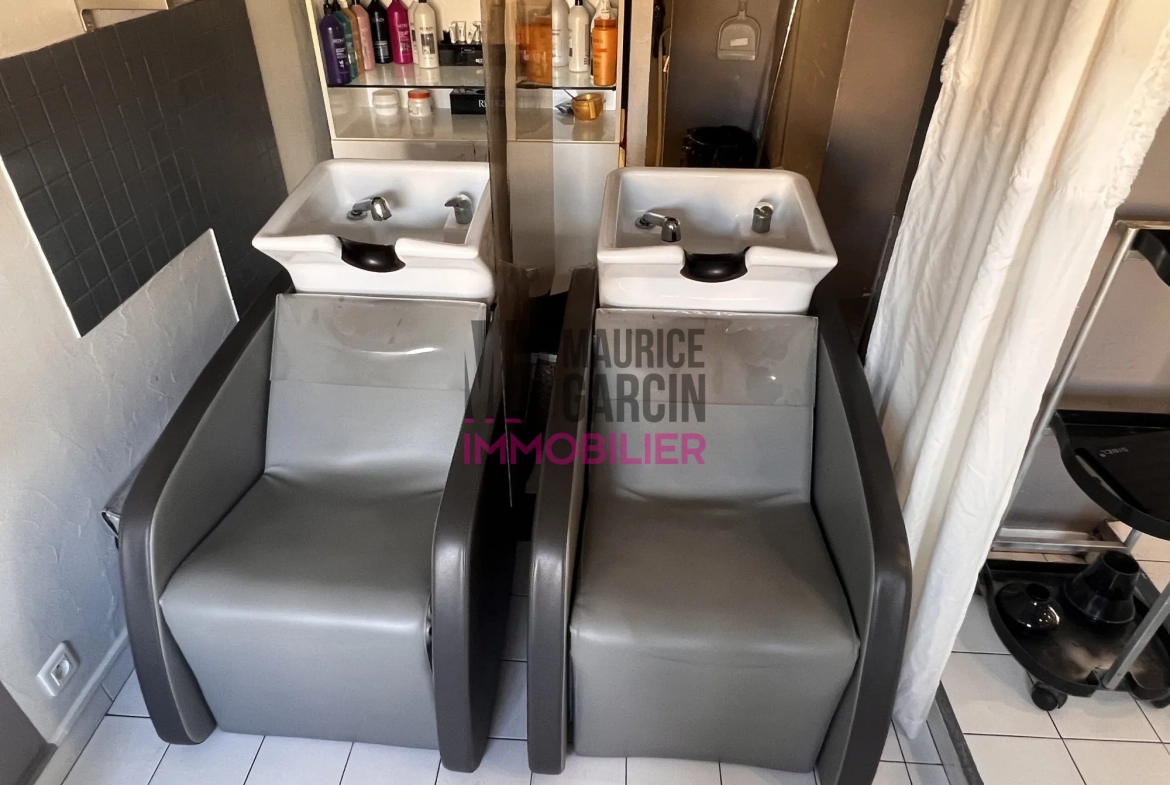 Fonds de commerce en vente à Rognonas, salon de coiffure moderne avec parking 