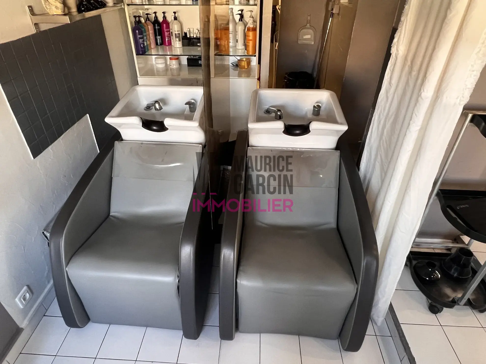 Fonds de commerce en vente à Rognonas, salon de coiffure moderne avec parking 