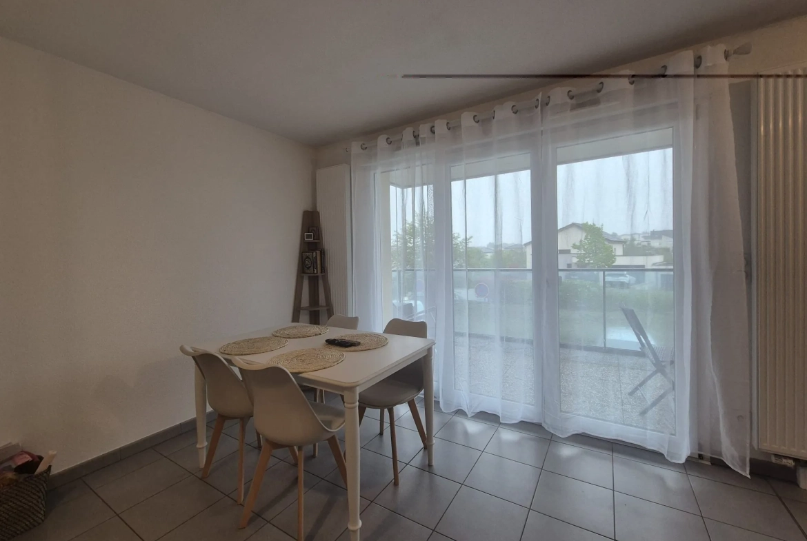 Appartement T3 à vendre à Serre-les-Sapins avec balcon, garage et parking 