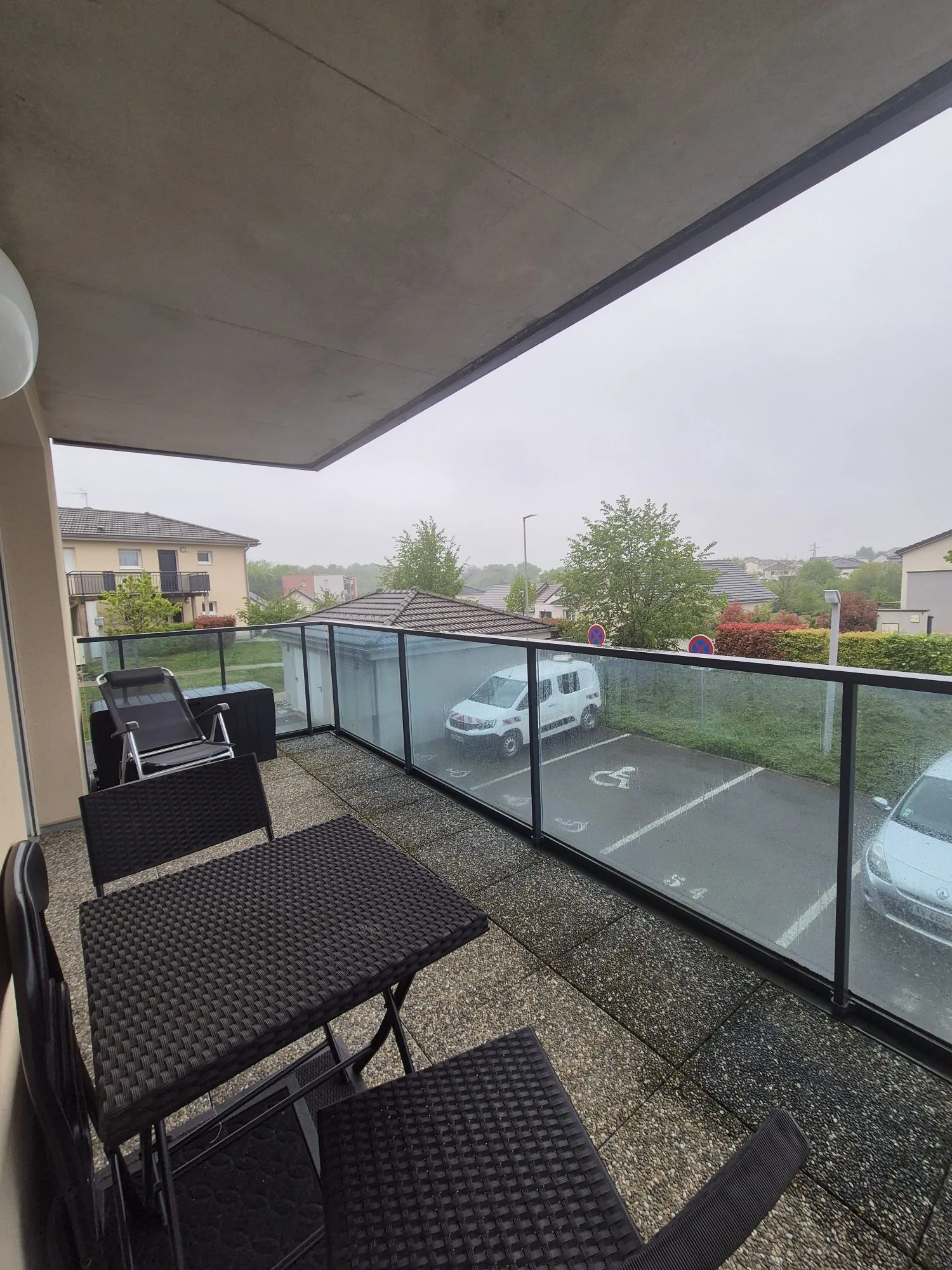 Appartement T3 à vendre à Serre-les-Sapins avec balcon, garage et parking 