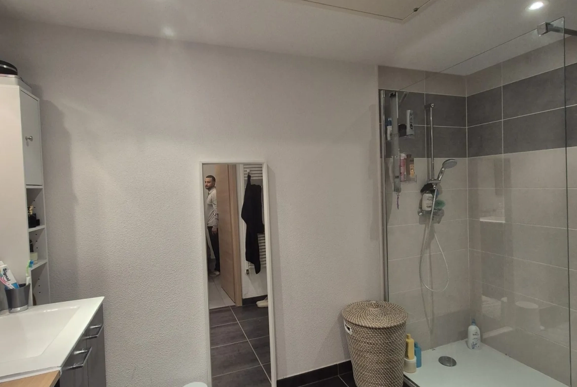 Appartement T3 à vendre à Serre-les-Sapins avec balcon, garage et parking 