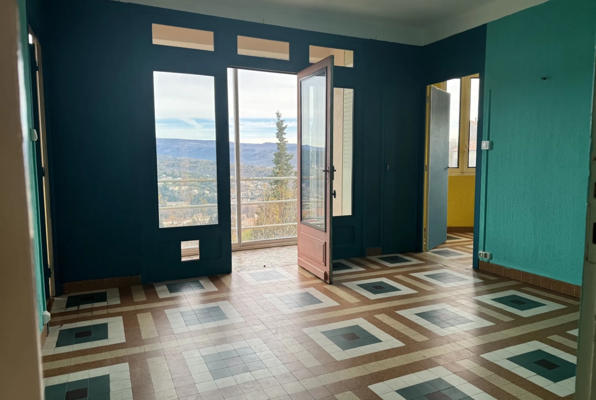 Immeuble de rapport en pierre des années 50 à Aubenas avec 3 appartements 
