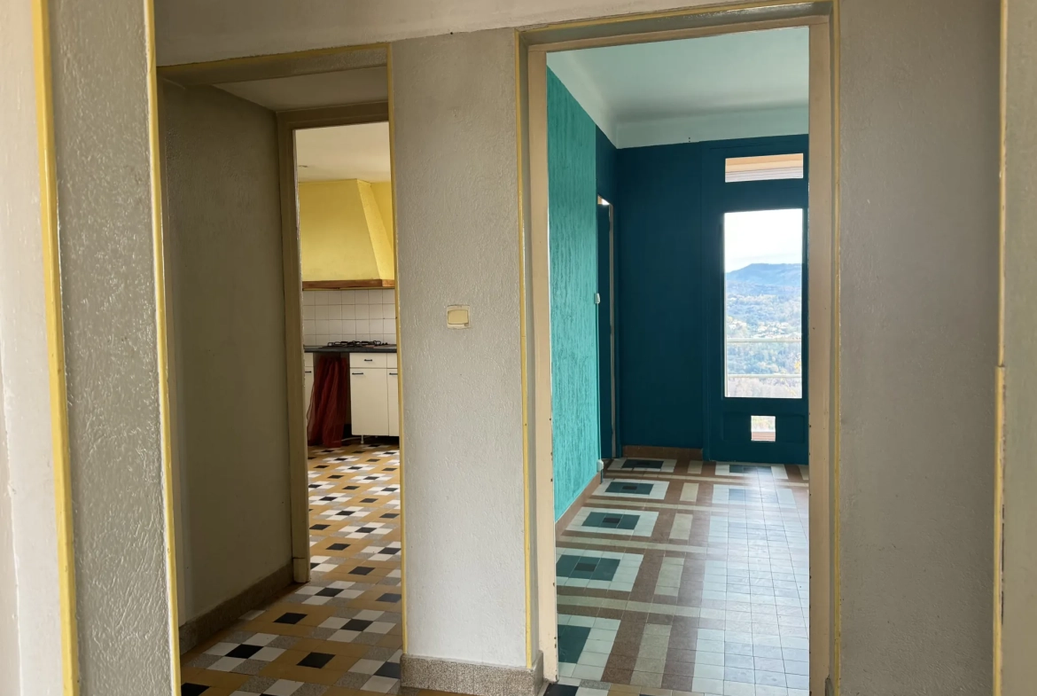 Immeuble de rapport en pierre des années 50 à Aubenas avec 3 appartements 