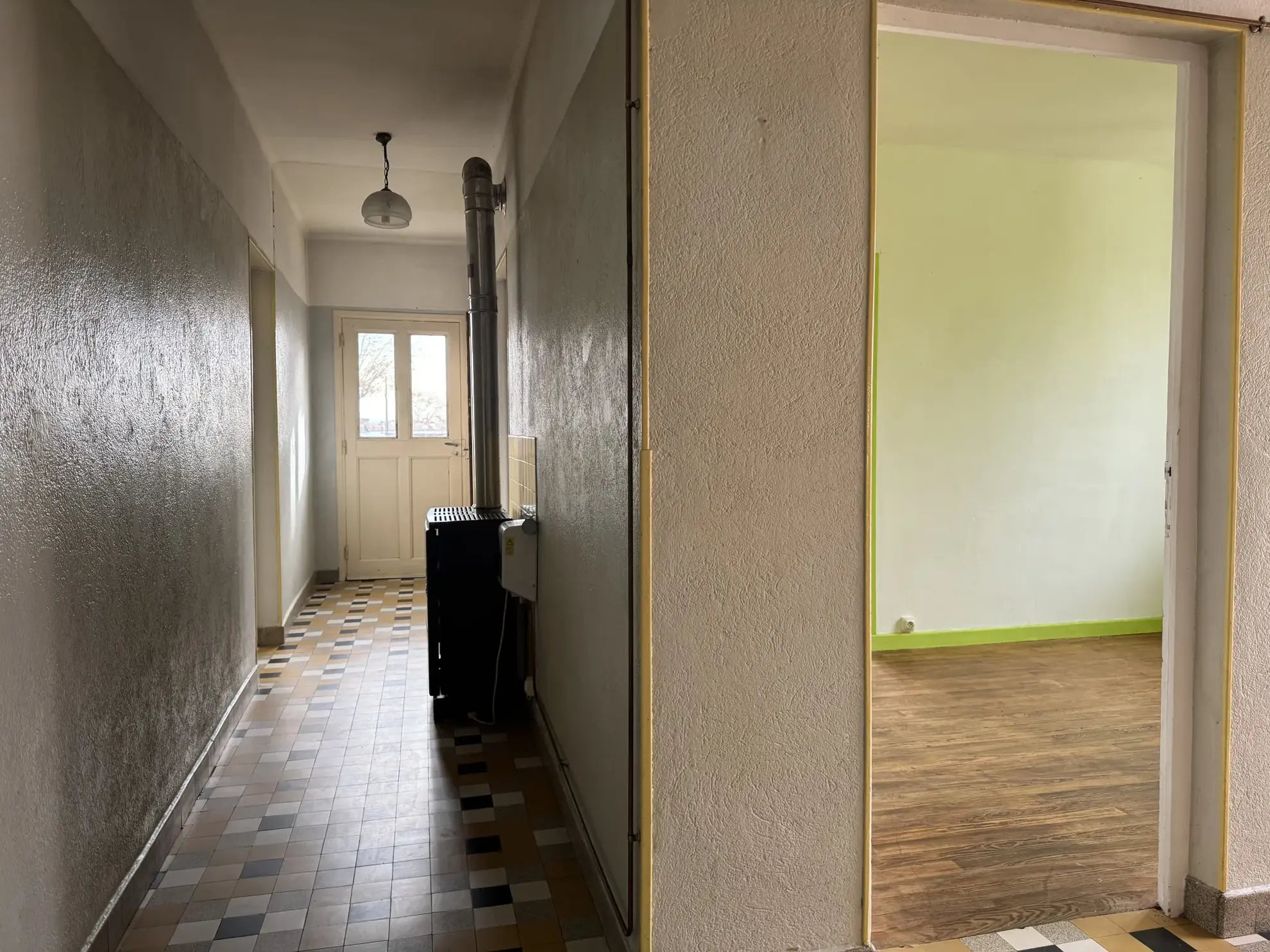 Immeuble de rapport en pierre des années 50 à Aubenas avec 3 appartements 