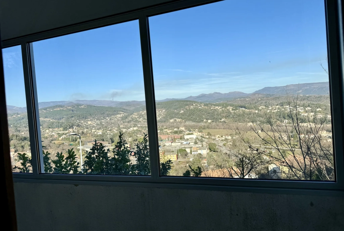 Immeuble de rapport en pierre des années 50 à Aubenas avec 3 appartements 
