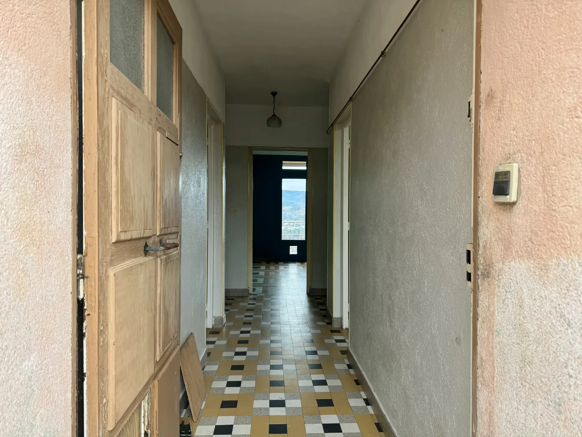 Immeuble de rapport en pierre des années 50 à Aubenas avec 3 appartements 