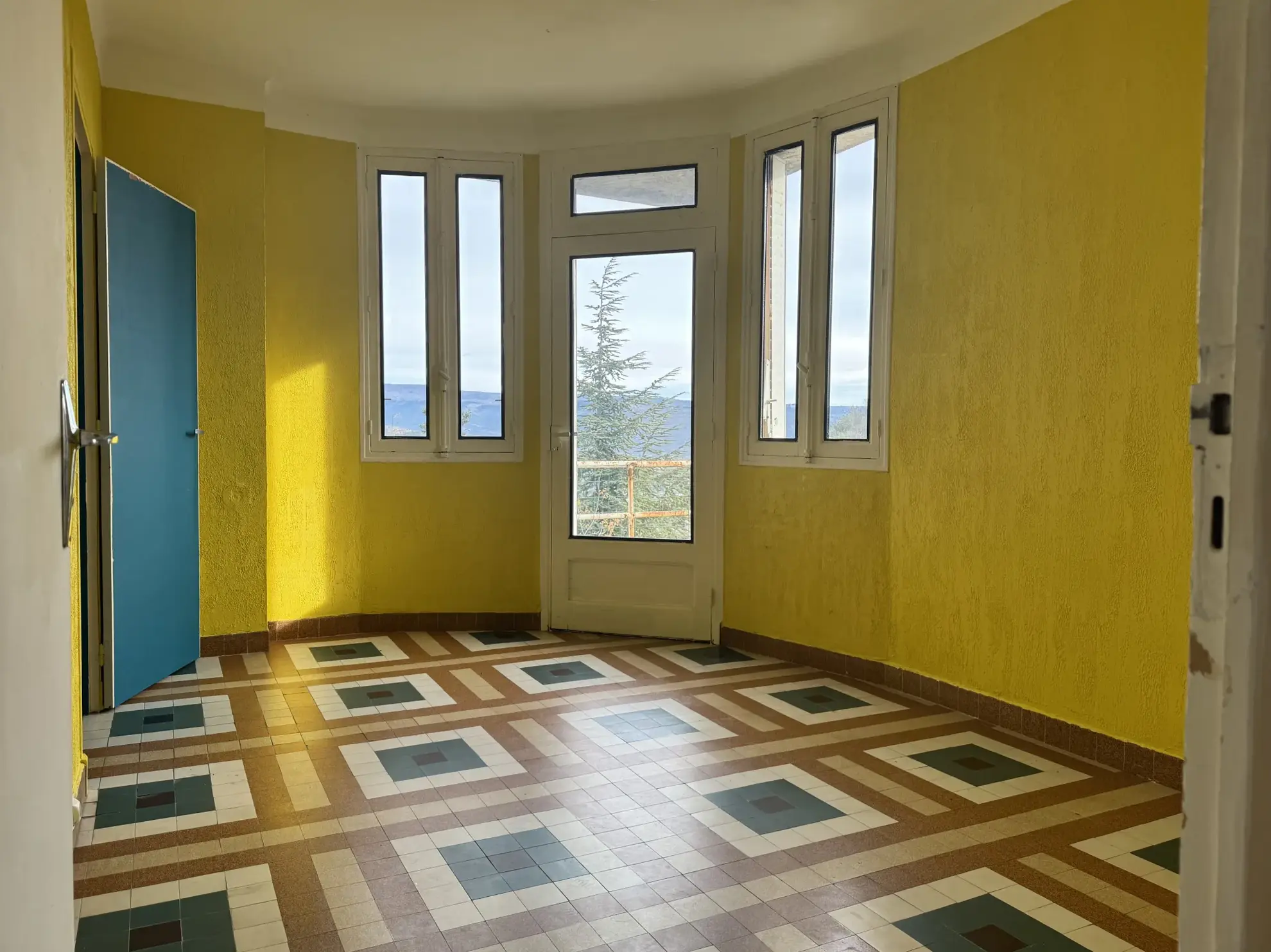 Immeuble de rapport en pierre des années 50 à Aubenas avec 3 appartements 