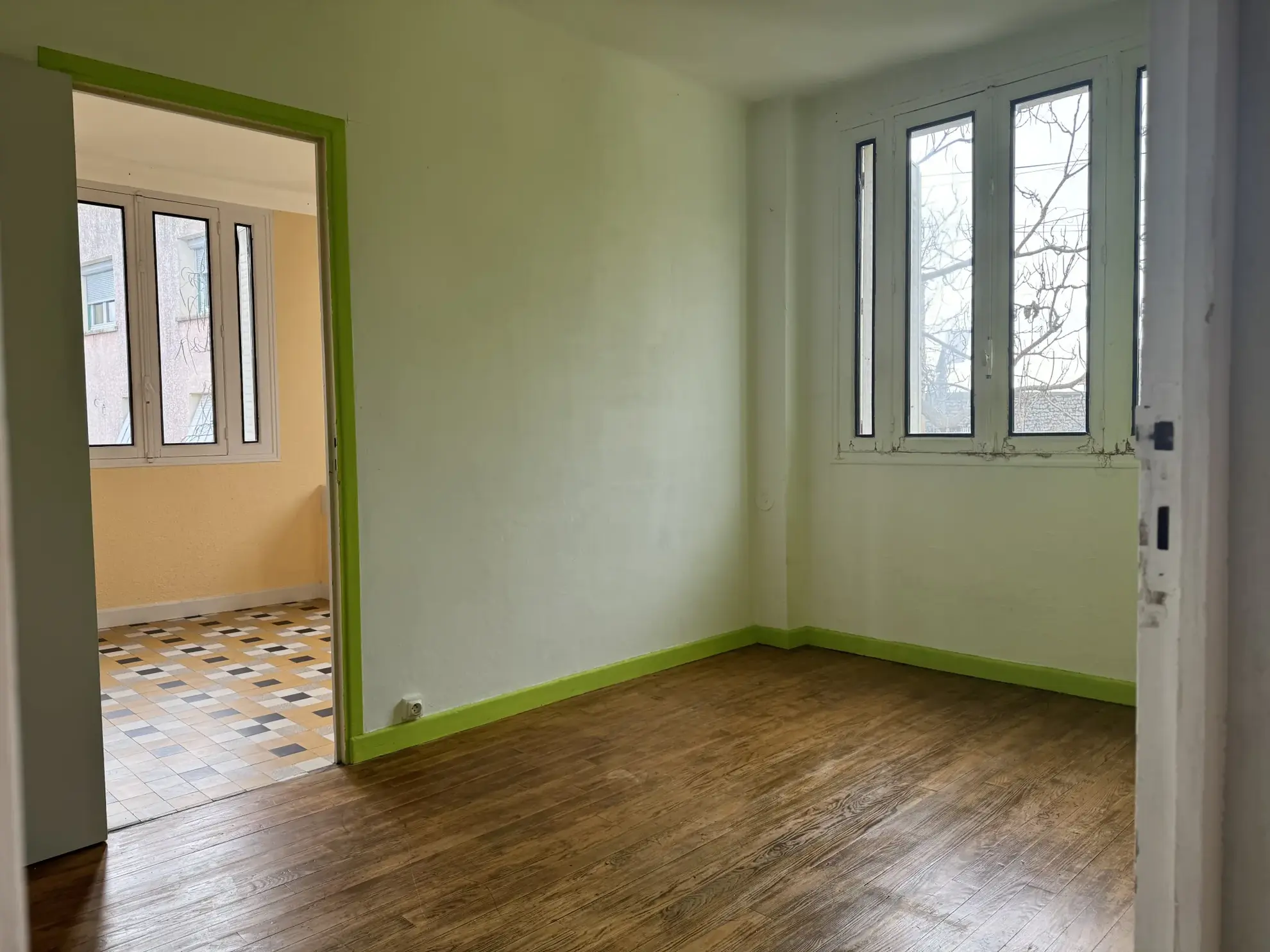 Immeuble de rapport en pierre des années 50 à Aubenas avec 3 appartements 