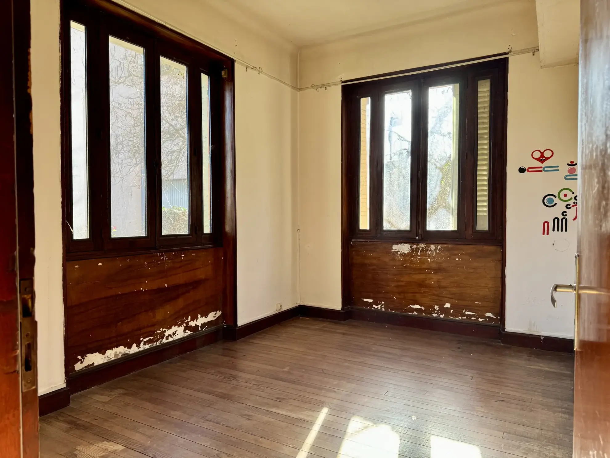 Immeuble de rapport en pierre des années 50 à Aubenas avec 3 appartements 