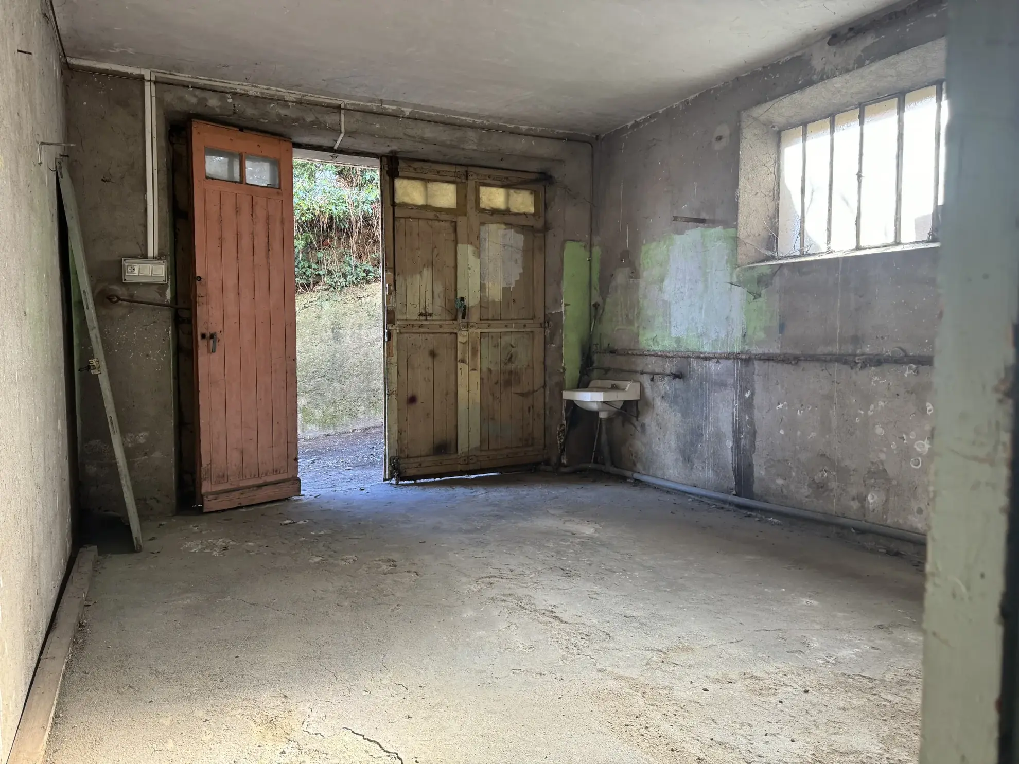 Immeuble de rapport en pierre des années 50 à Aubenas avec 3 appartements 