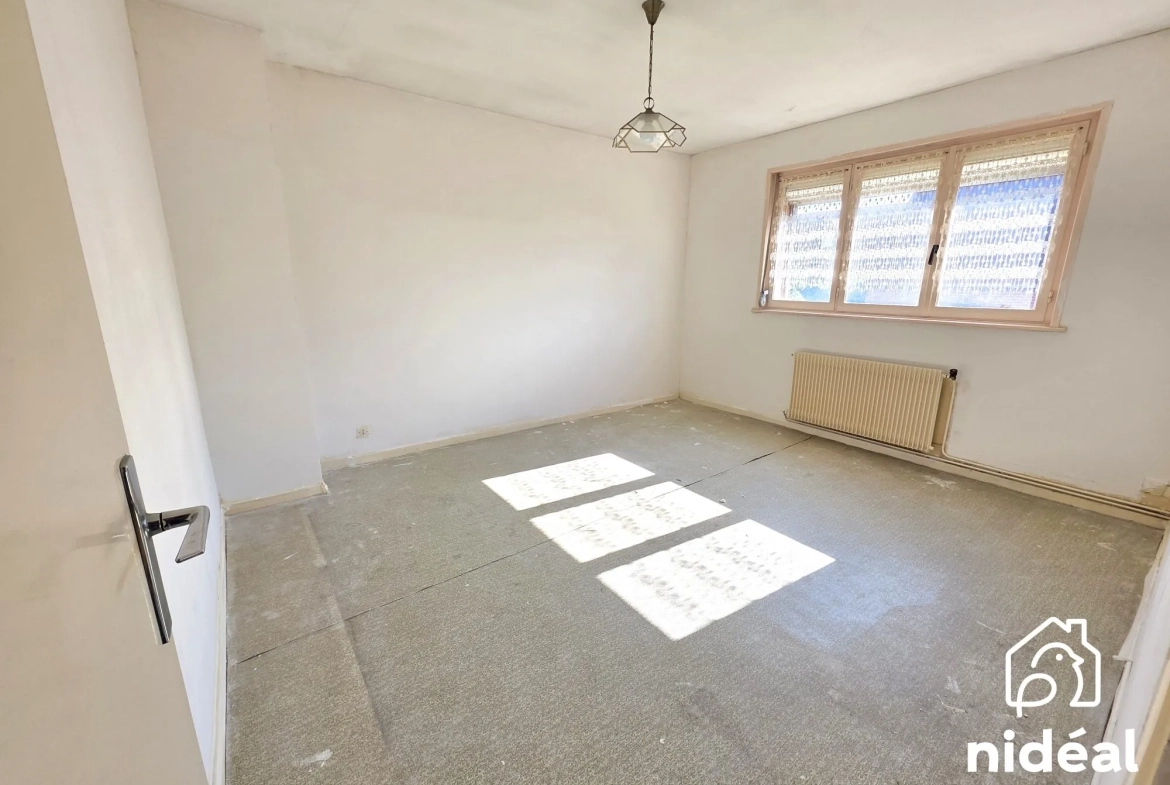 Maison à vendre à Maubeuge - 80 m², jardin et garage dans secteur calme 