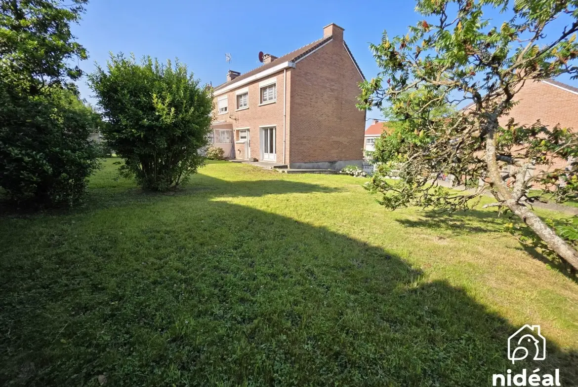Maison à vendre à Maubeuge - 80 m², jardin et garage dans secteur calme 