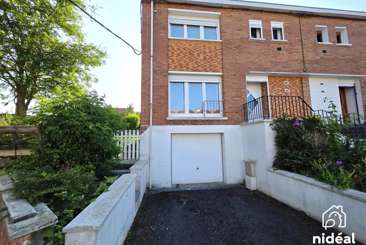 Maison à vendre à Maubeuge - 80 m², jardin et garage dans secteur calme 