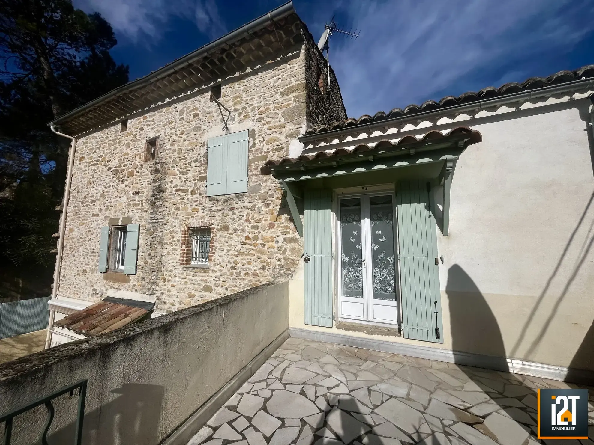 Maison à vendre avec terrasse à Brignon – Grand potentiel d'aménagement 